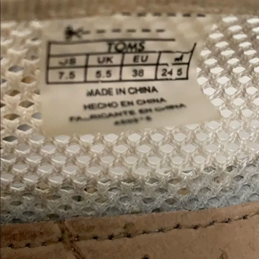 TOMS ESPADRILLE PLATINUM &‎ MESH FLATS SIZE 7:5